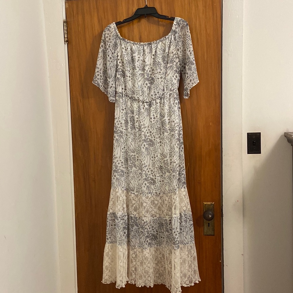 Beautiful Cato’s long maxi dress with built in slip.
